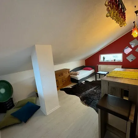 A Red Door Homestay *