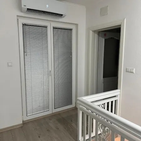 A Red Door ホームステイ サラエヴォ